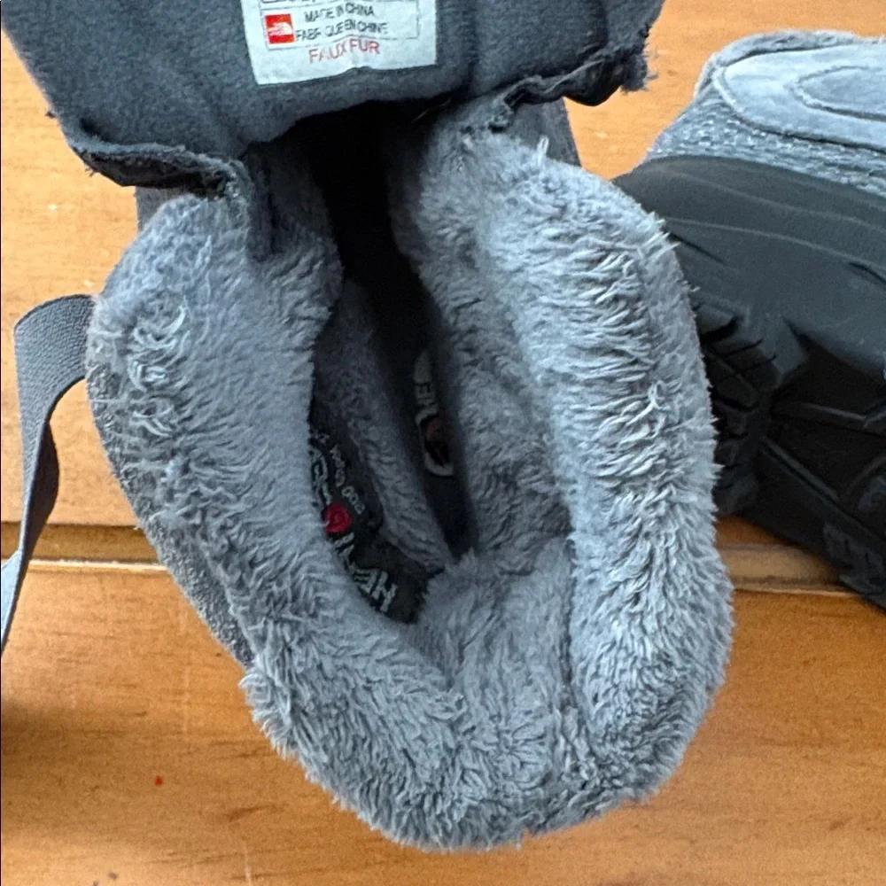The North Face Alpenglow ll Kids Gray and Black Snow Boots Size 9